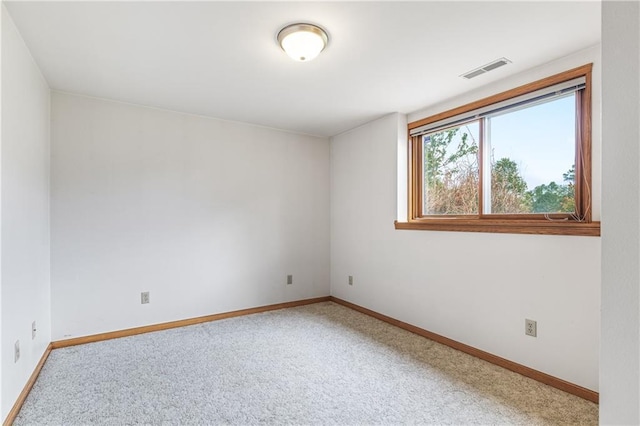 323 Hewitt St, Eau Claire, WI 54701 - unfurnished room featuring carpet floors and baseboards