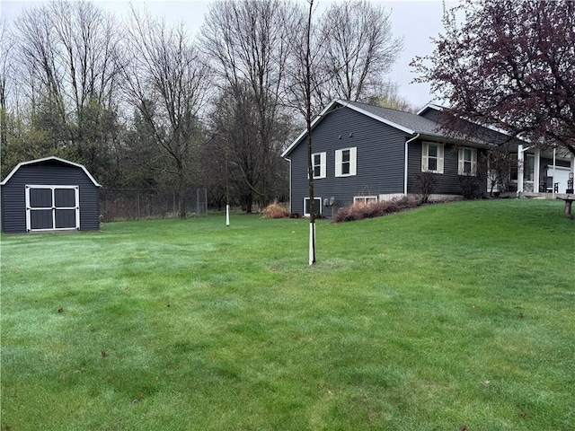 323 Hewitt St, Eau Claire, WI 54701 - view of yard