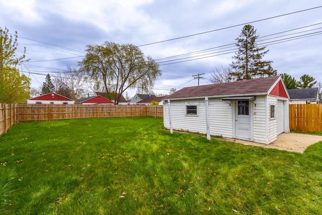 view of yard with an outdoor structure and a fenced backyard