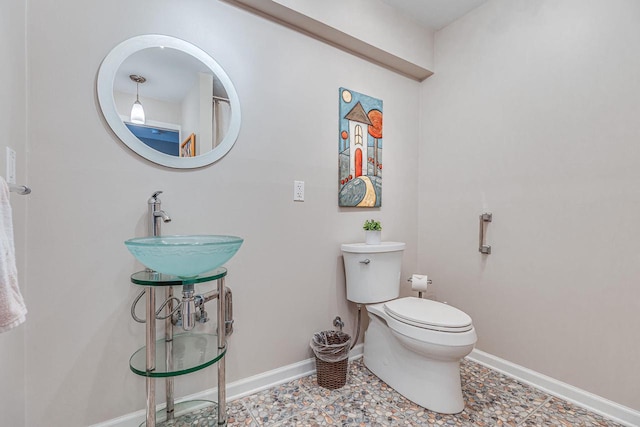 183 Twin Valley Trl, Cedar Grove, WI 53013 - bathroom featuring toilet, baseboards, and a sink