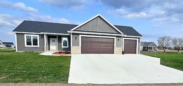 456 N Hyland St, Juneau, WI 53039 - craftsman-style house with an attached garage, board and batten siding, concrete driveway, and a front yard