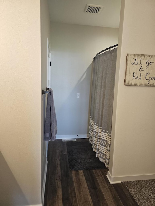 456 N Hyland St, Juneau, WI 53039 - full bathroom featuring wood finished floors, baseboards, and a shower with curtain