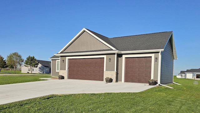 456 N Hyland St, Juneau, WI 53039 - view of front facade featuring a front lawn, driveway, and an attached garage