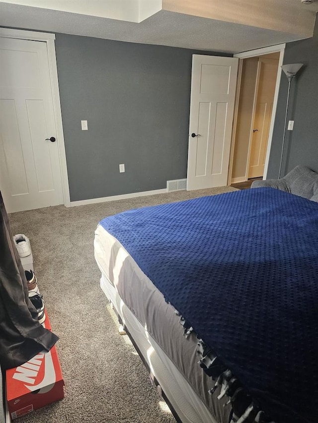 456 N Hyland St, Juneau, WI 53039 - bedroom featuring carpet and baseboards