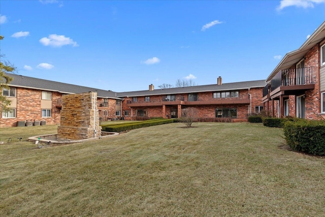 N84W16033 Menomonee Ave Unit 200, Menomonee Falls, WI 53051 - view of home's community with a yard