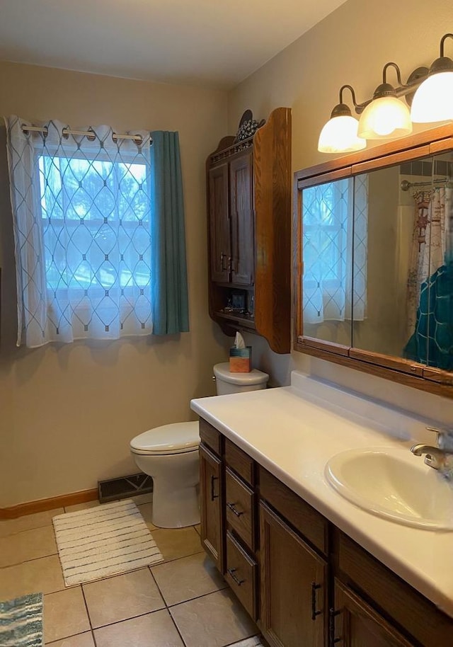 full bath featuring tile patterned flooring, vanity, toilet, a shower with shower curtain, and visible vents