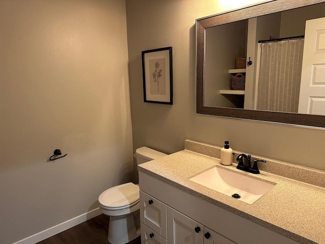 1817 Ridgewood Cir, Menomonie, WI 54751 - bathroom featuring toilet, wood finished floors, vanity, baseboards, and curtained shower
