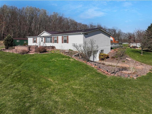 view of front of home featuring a front yard