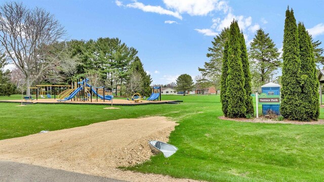 6643 Forest Park Dr, Deforest, WI 53532 - community play area featuring a yard