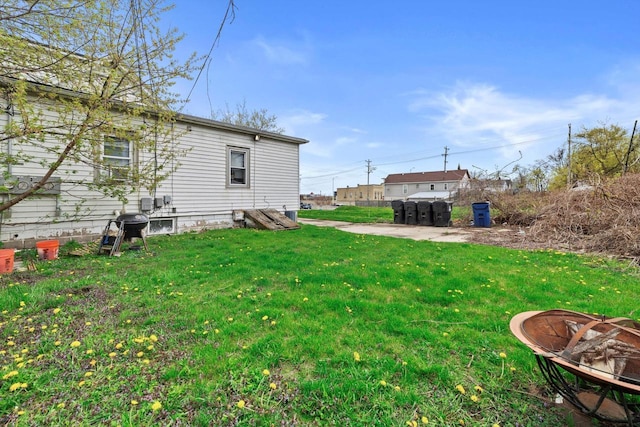 view of yard featuring a fire pit