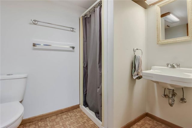 E5081 865th St, Boyceville, WI 54725 - full bath featuring toilet, baseboards, and a shower with curtain