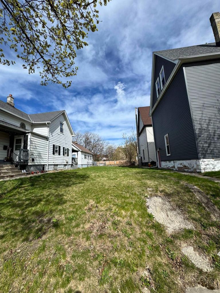 2212 N Buffum St, Milwaukee, WI 53212