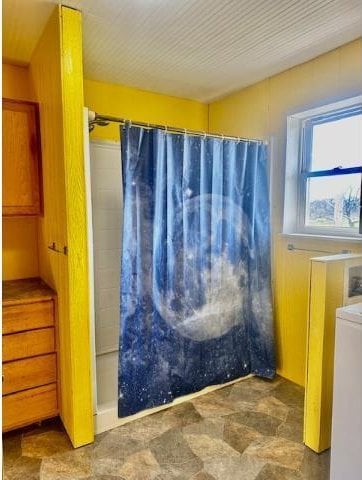 bathroom with curtained shower