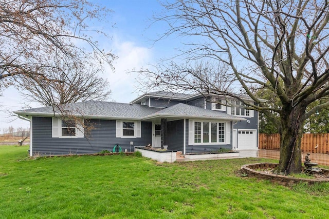 view of front of home featuring fence, a garage, driveway, and a front yard