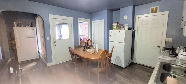 dining room featuring visible vents and dark wood-type flooring