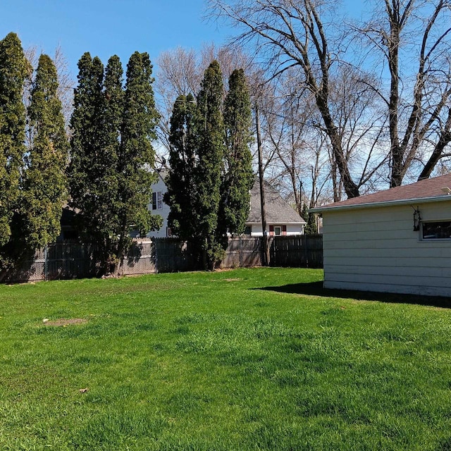 view of yard featuring fence