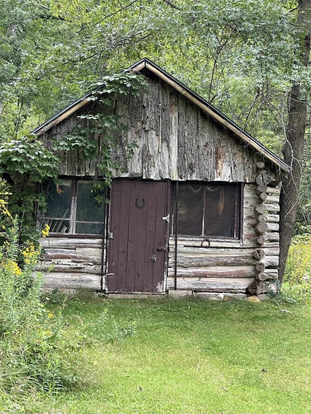 view of outdoor structure
