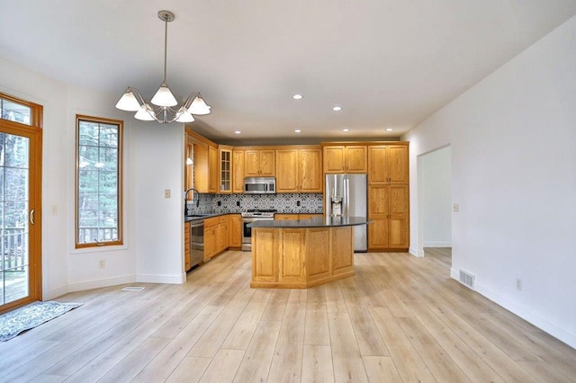 4109 Oak Ter, Weston, WI 54476 - kitchen featuring a notable chandelier, visible vents, backsplash, dark countertops, and appliances with stainless steel finishes