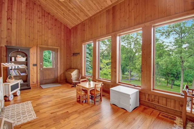 sunroom / solarium featuring visible vents
