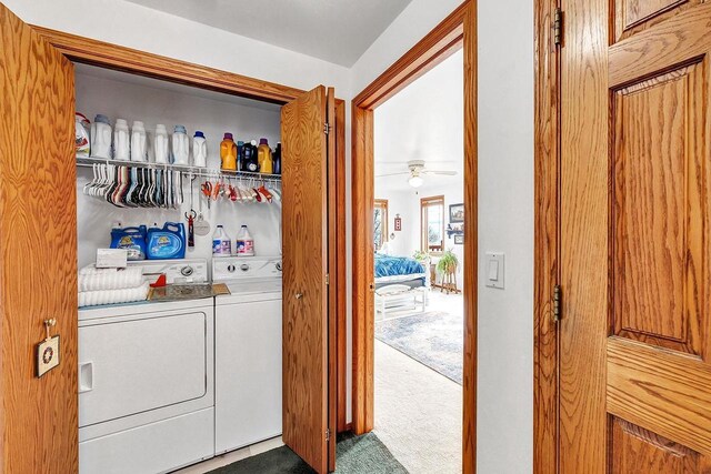 3280 County Rd S, Little Suamico, WI 54141 - laundry area featuring laundry area, carpet floors, a ceiling fan, and independent washer and dryer
