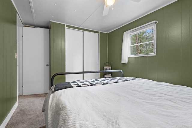 bedroom with a closet, ceiling fan, and carpet floors