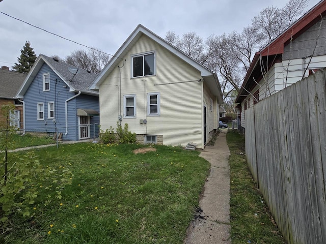 5535 N 40th St, Milwaukee, WI 53209 - rear view of property with fence and a lawn