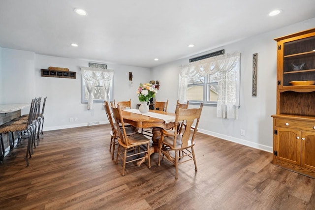 dining space with dark wood-type flooring, baseboards, a healthy amount of sunlight, and recessed lighting