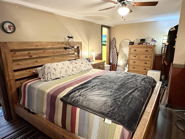 bedroom featuring ceiling fan