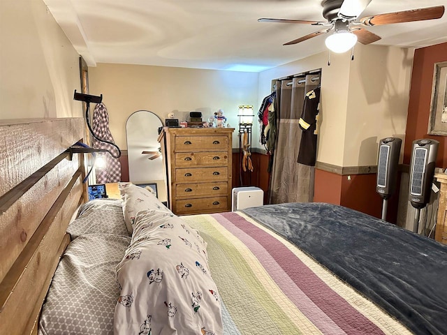 bedroom featuring ceiling fan