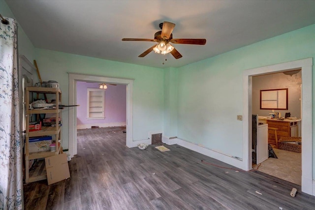empty room with wood finished floors, baseboards, and ceiling fan