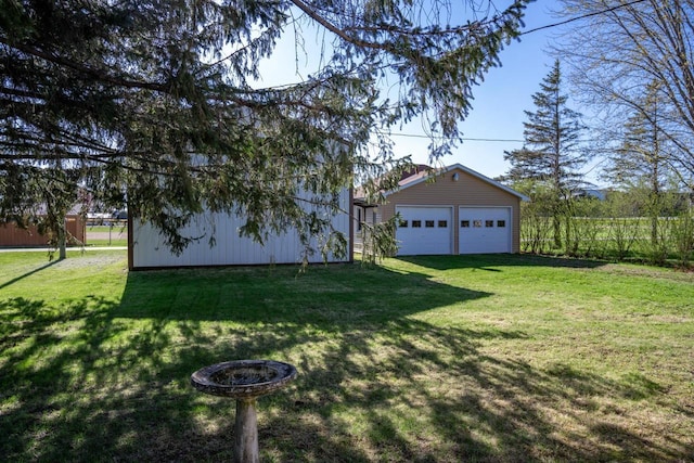 view of yard featuring an outdoor structure and a garage