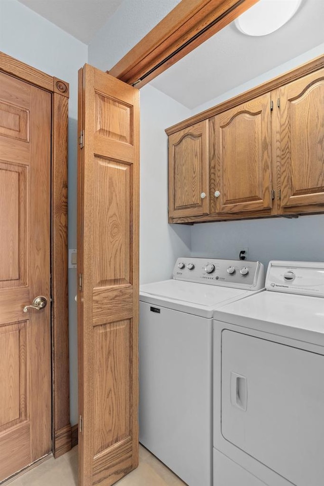 W11330 Rose Eld Rd, Ripon, WI 54971 - laundry area featuring washer and clothes dryer and cabinet space