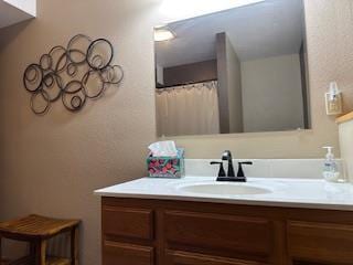 full bath with vanity