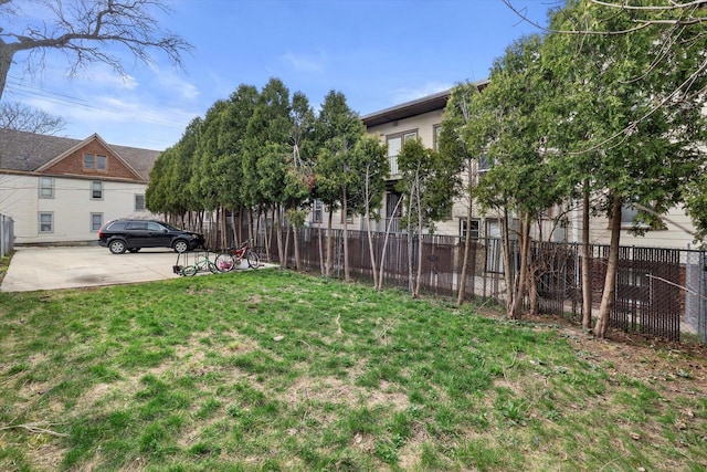 3303 W Juneau Ave Unit 3311, Milwaukee, WI 53208 - view of yard featuring fence