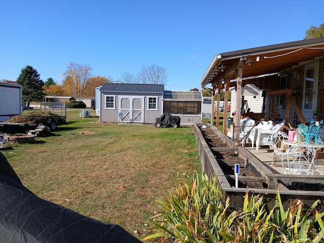 view of yard featuring an outdoor structure and a shed