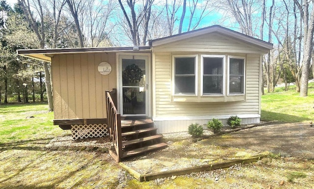 view of front of property with a front lawn and entry steps