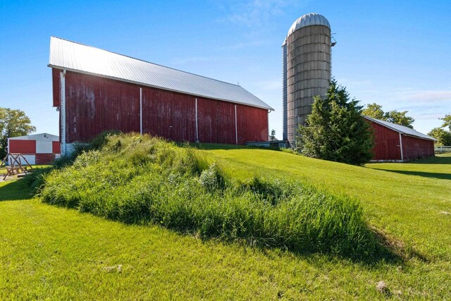 W444 Carlson Ln, Oconto Falls, WI 54154 - view of pole building with a yard
