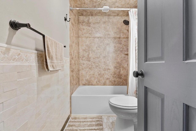 6309 12th St, Kenosha, WI 53144 - full bath with tile walls, toilet, and shower / bath combo