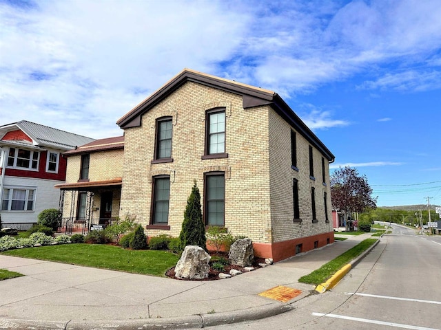 201 S Beaumont Rd, Prairie Du Chien, WI 53821 - view of front facade with brick siding
