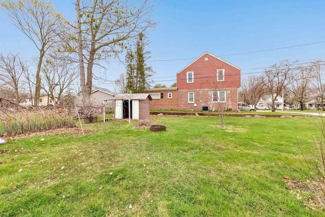 view of yard featuring a shed and an outdoor structure