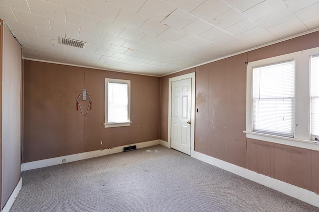 unfurnished room featuring baseboards, visible vents, and carpet floors