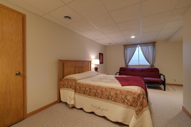 bedroom featuring carpet flooring, a drop ceiling, visible vents, baseboards, and recessed lighting