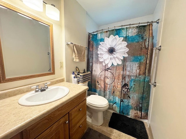 full bath featuring tile patterned floors, toilet, vanity, and a shower with curtain