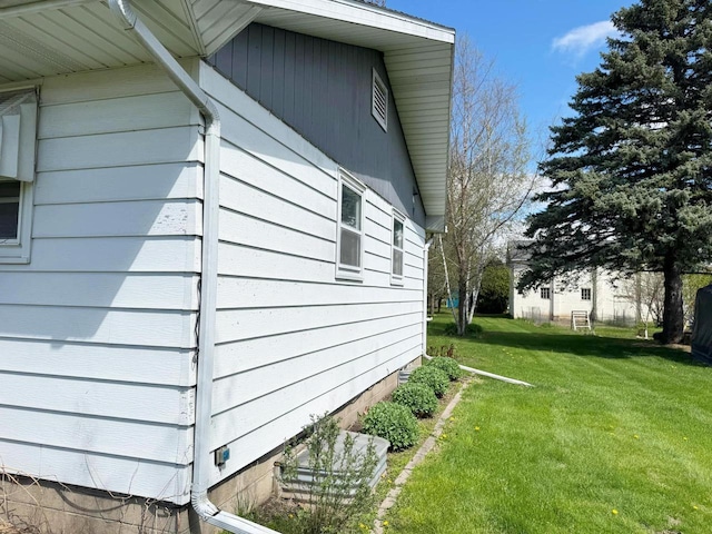 view of side of property with a lawn
