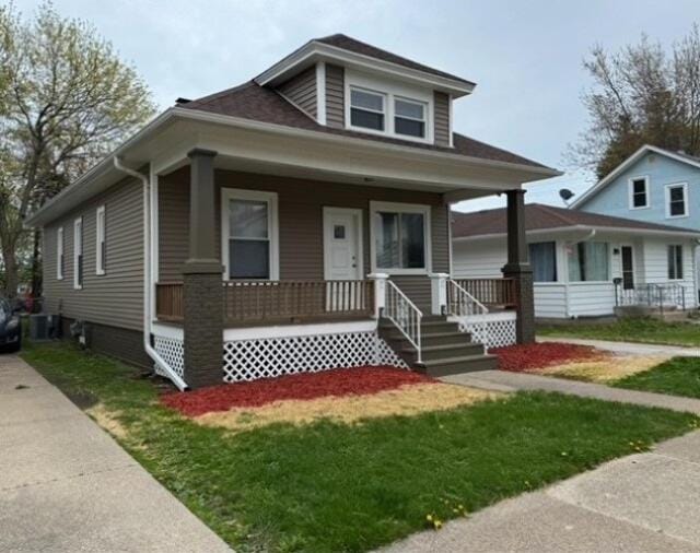 bungalow featuring a front lawn and covered porch