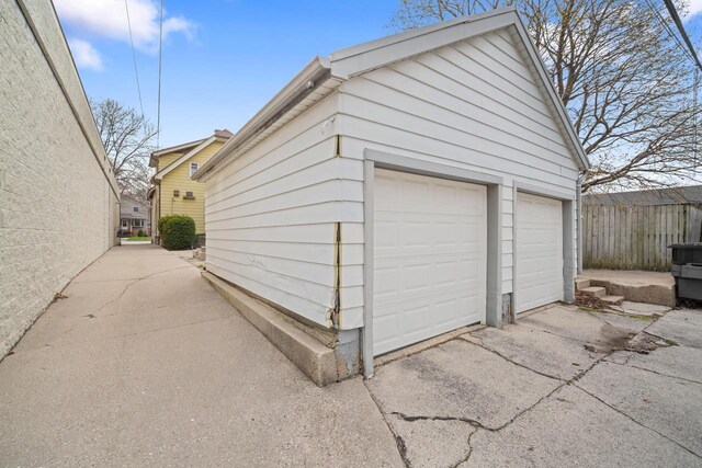 3423 S Clement Ave, Milwaukee, WI 53207 - detached garage with fence