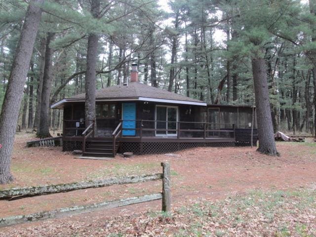 N3880 Deer Path, Hancock, WI 54943 - view of front facade featuring a sunroom and a chimney