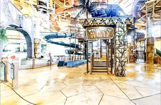 2504 River Rd Unit 7218, Wisconsin Dells, WI 53965 - view of building lobby