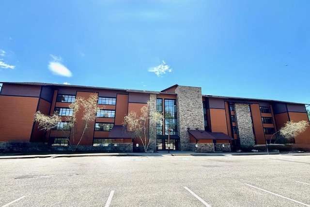 2504 River Rd Unit 7218, Wisconsin Dells, WI 53965 - view of property with uncovered parking