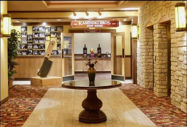 2504 River Rd Unit 7218, Wisconsin Dells, WI 53965 - reception area with a dry bar